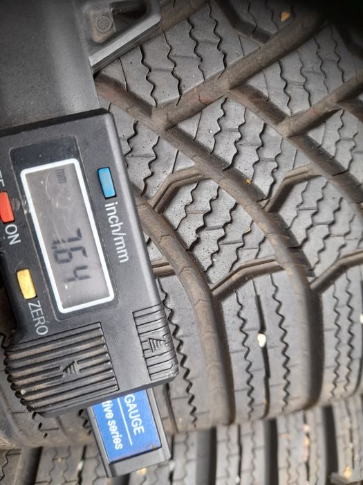 Opony zimowe 215/65r17  bridgestone  komplet  2022r