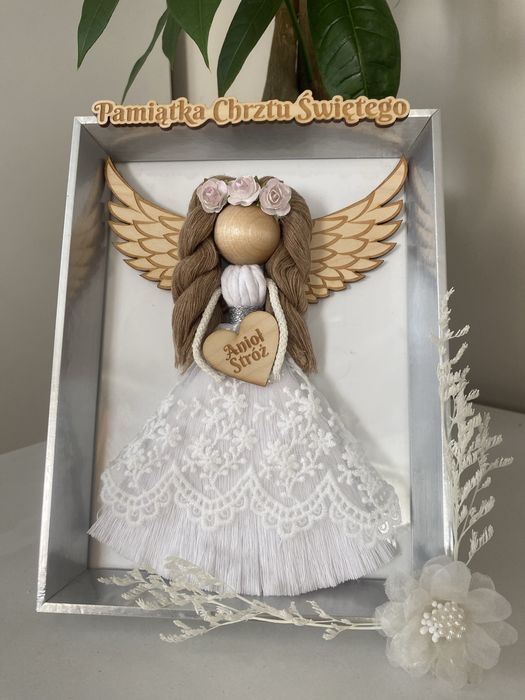 Aniol z makramy w ramce