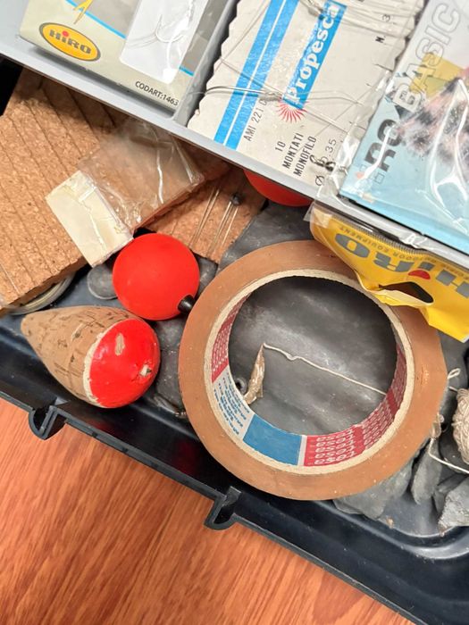 Caixa de Pesca Completa (Tackle Box) + acessórios – pronta a usar