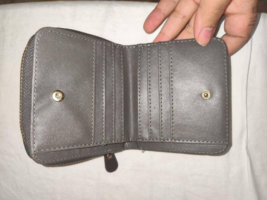 Porta moedas igual a novo