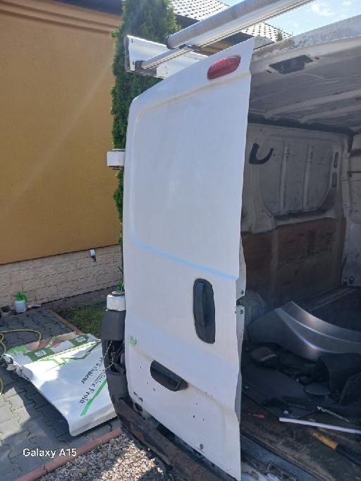 Renault trafic 2011 2.0 dci części