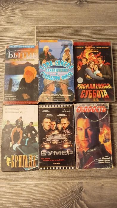 Видеокасетты. Цена указана за 35 штук.