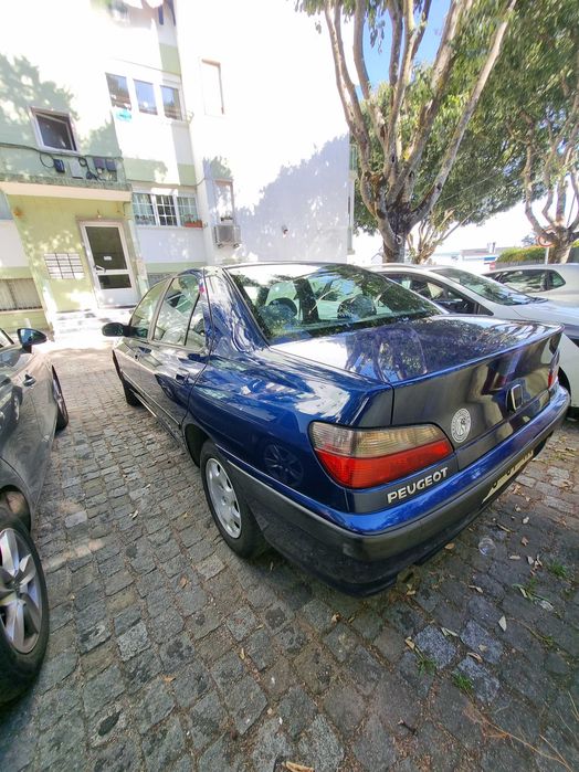 Carro em perfeito estado