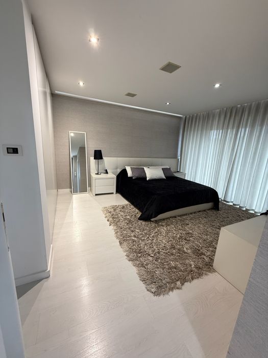 Vivenda V3 Moderna com Piscina, Jardim e Totalmente Mobilada