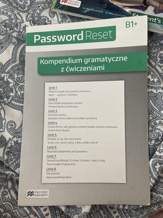 Password Reset B1+, dodatkowo kompendium gramatyczne