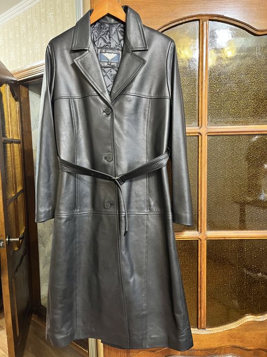 Шкіряне пальто .