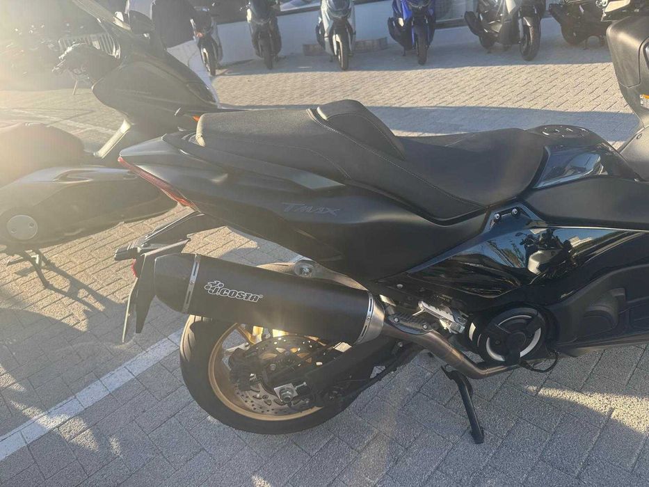 MOTOCICLO YAMAHA TMAX560