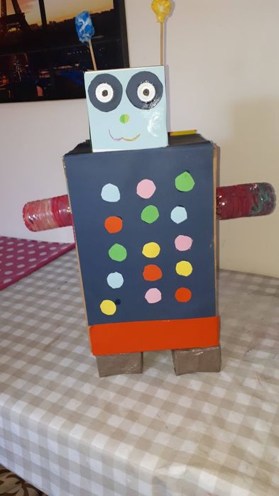 Serviços de limpeza babysitting engomadoria e canto