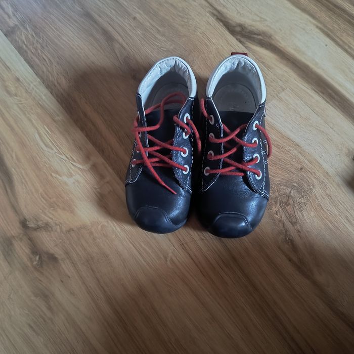 Sprzedam buty rozmiar 23 emel.