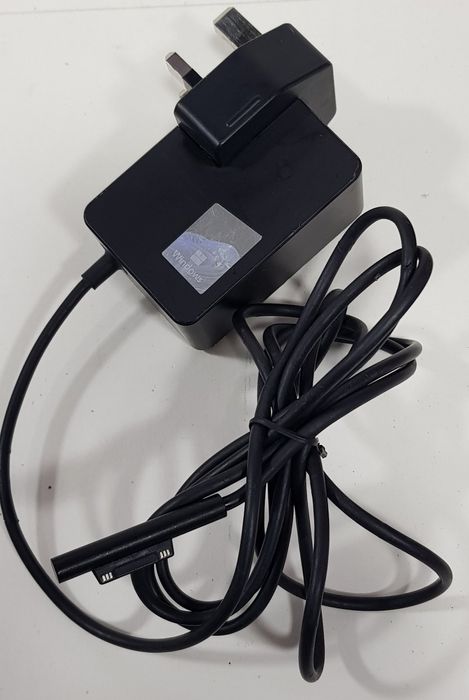 Блок питания Microsoft 1736 "24w 15v 1.6a surface pro