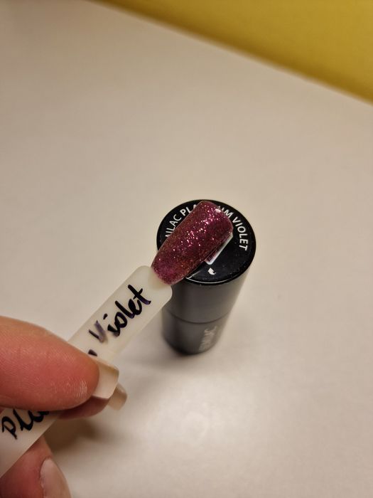 Hybrydowy lakier do paznokci Semilac Platinum Violet 256 UV LED