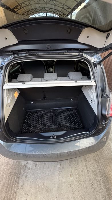 Рено зоя 2021 год свежая