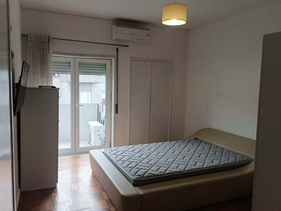 Aluguer de quarto com varanda