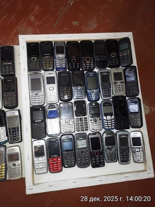 Телефоны ( 100шт.)
