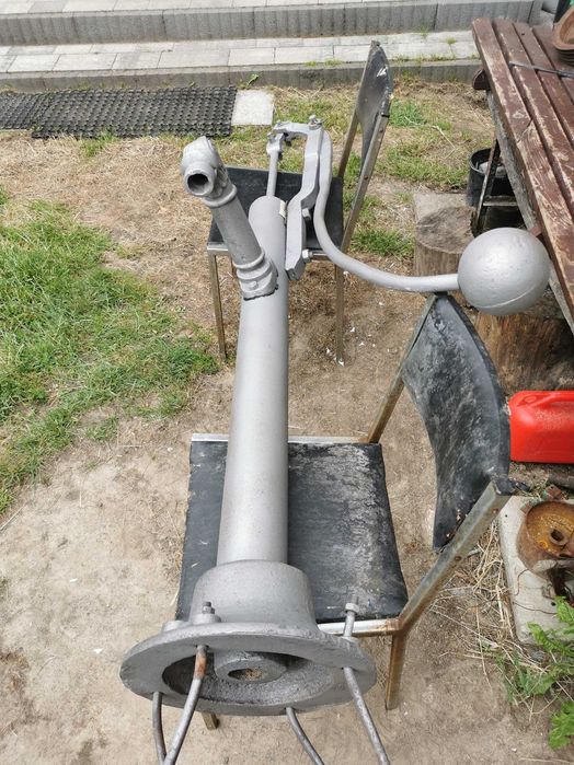 Pompa ręczna żeliwna do wody antyk zabytkowa