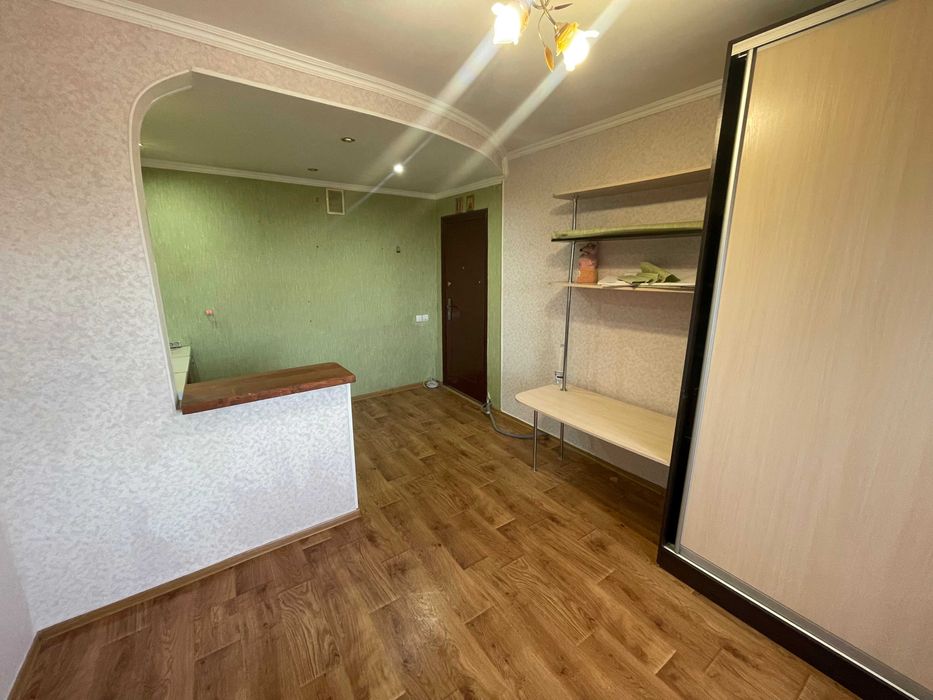 Продаж кімнати в секцію, мікрорайон жовтневий