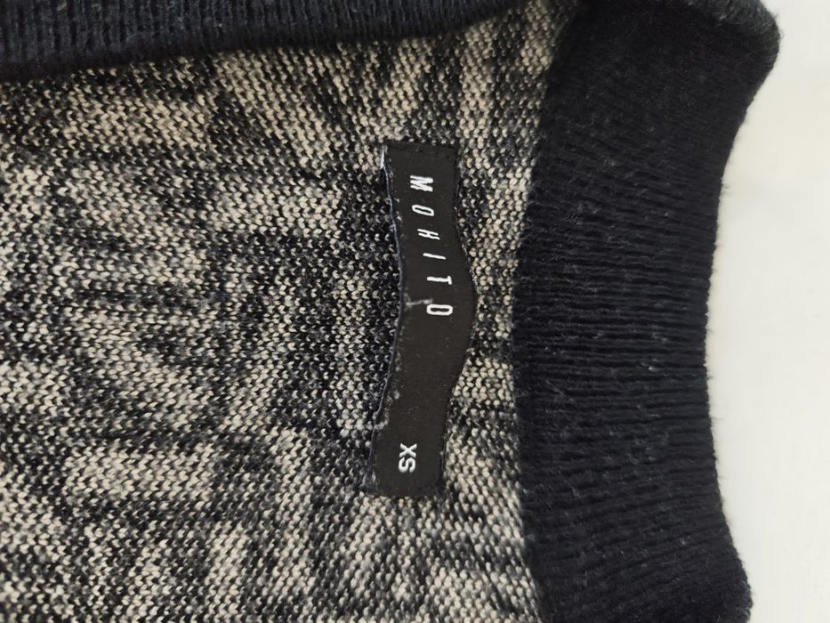 Sweter zapinany na guziki Mohito