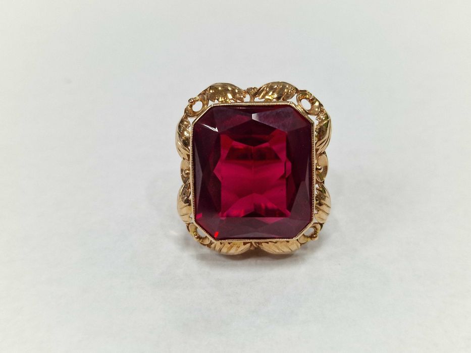 Złoty pierścionek/ 585/ 15.37 gram/ R17.5/ Korund/ Polska 1963-86