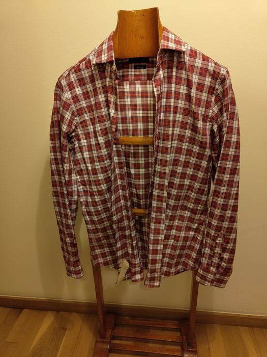 Camisas de várias marcas