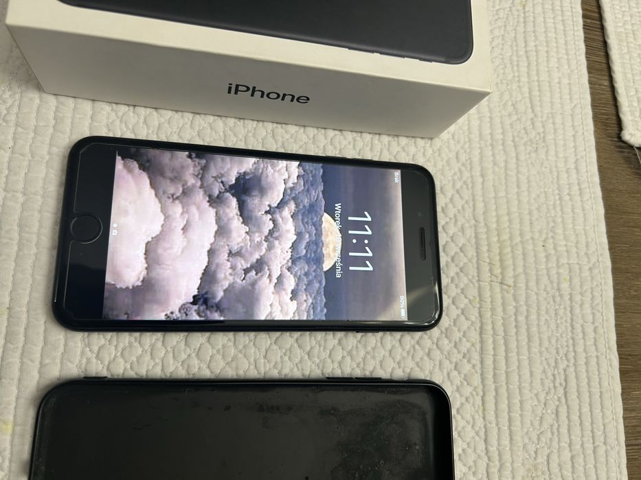 iPhone 7 plus 32 GB czarny  etui