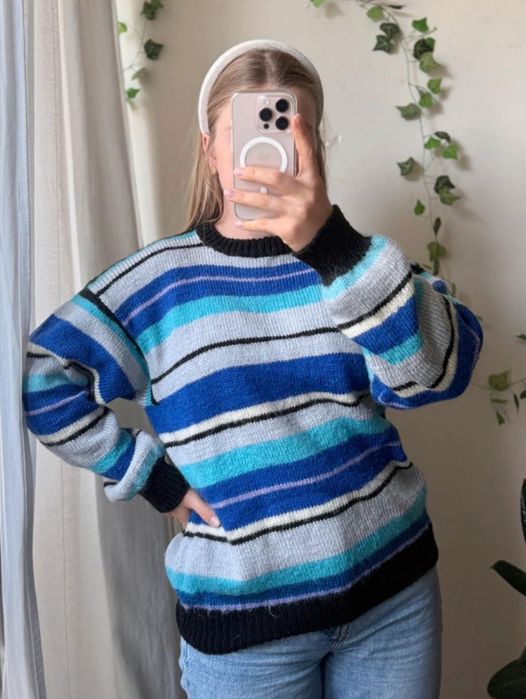 Ręcznie dziergany niebiesko szary sweter w pasy handmade unisex