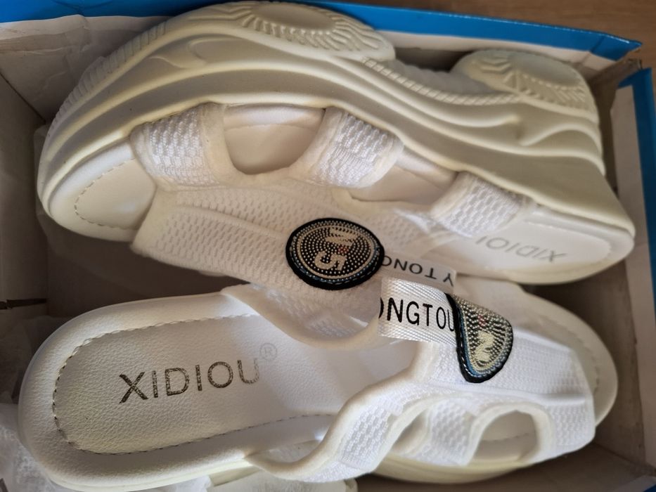 Жіночі літні шльопанці на танкетці