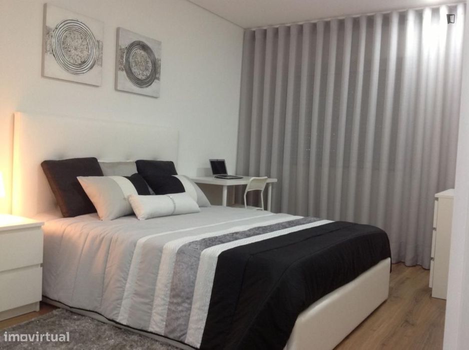 Quarto - localizado em Sé de Braga e São Lázaro Braga