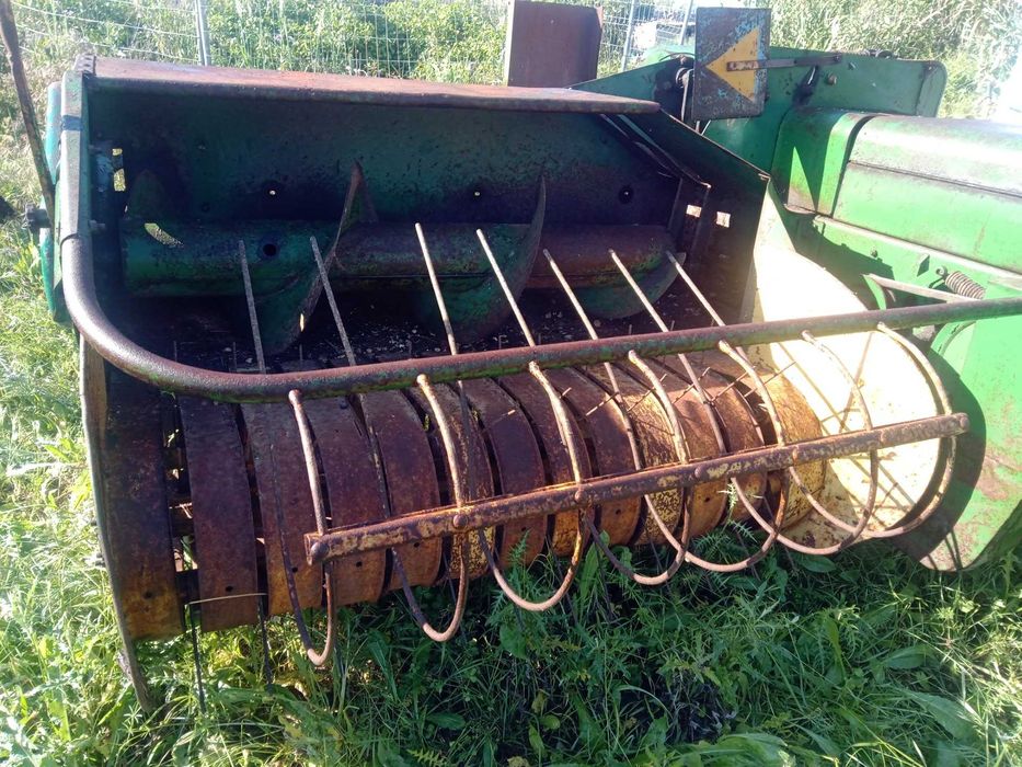 Vende-se enfardadeira John Deere 224W em bom estado