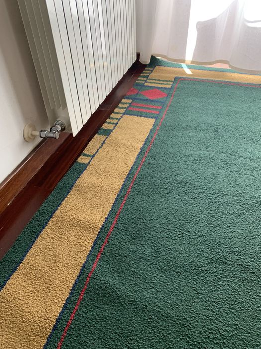 Selling 2 carpets with identical patterns