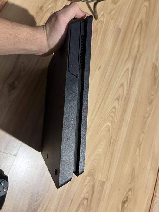 Konsola PlayStation 4 slim
