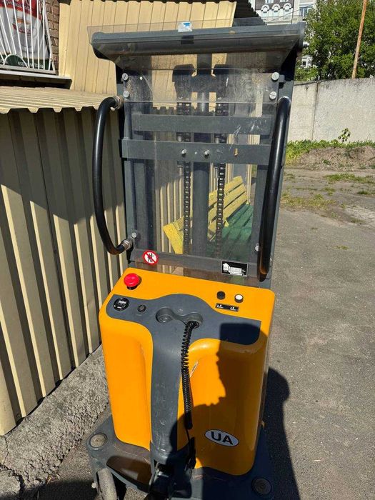 Штабелер 1000кг Jungheinrich HC110
