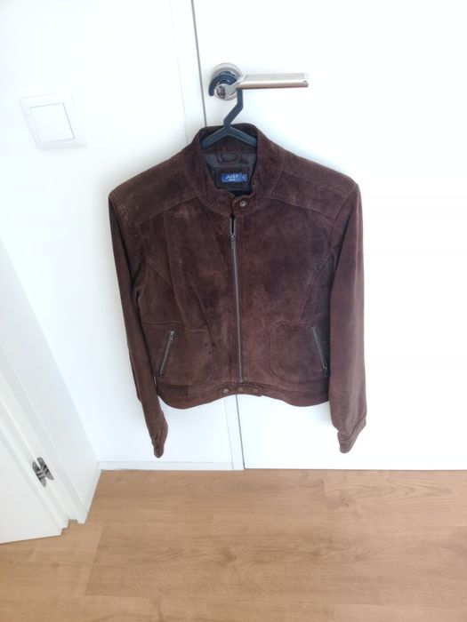 Vendo blusão em pele castanho  da cor de pinhão