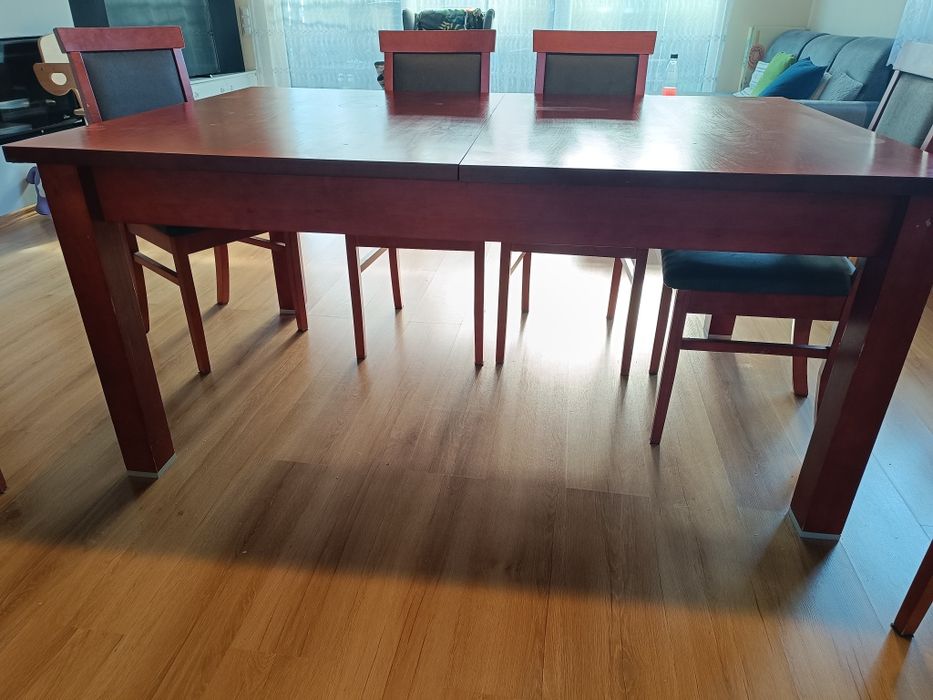 Sprzedam stół z krzesłami
