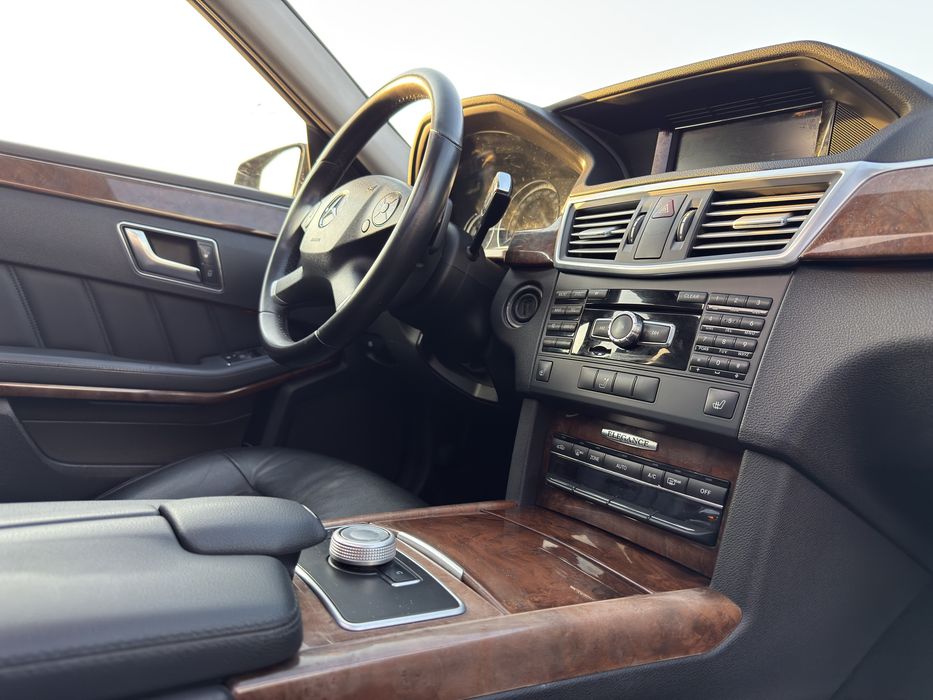 Mercedes-Benz E250 CGI BlueEFFICIENCY W212 2011