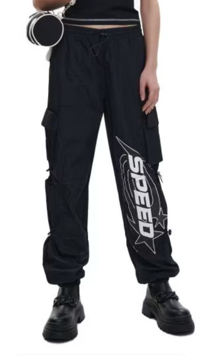 Nowe spodnie ortalionowe cargo Cropp