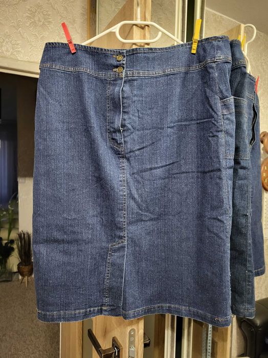 Elastyczna ,dzinsowa spodnica.