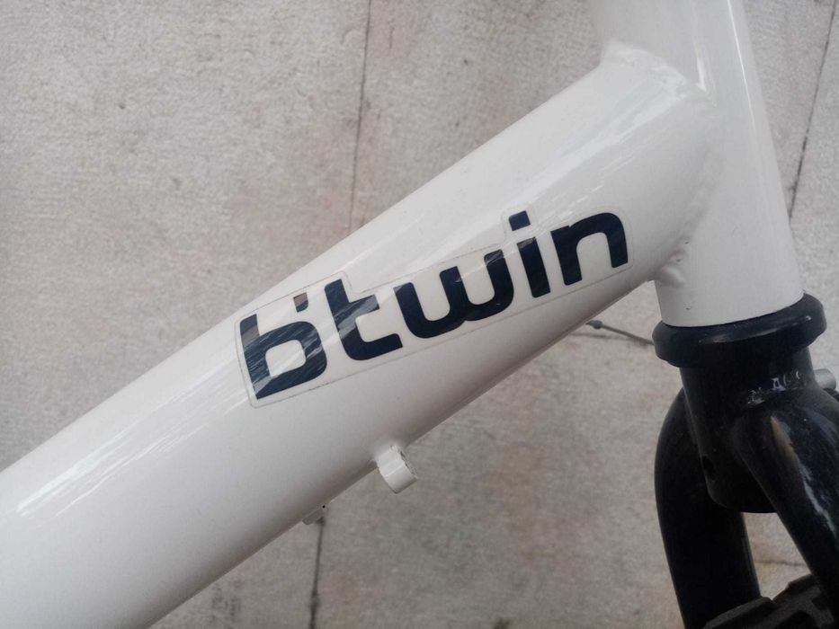 bicicleta de criança: Btwin, branca, roda 20, p/ 5 a 9 anos, excelente