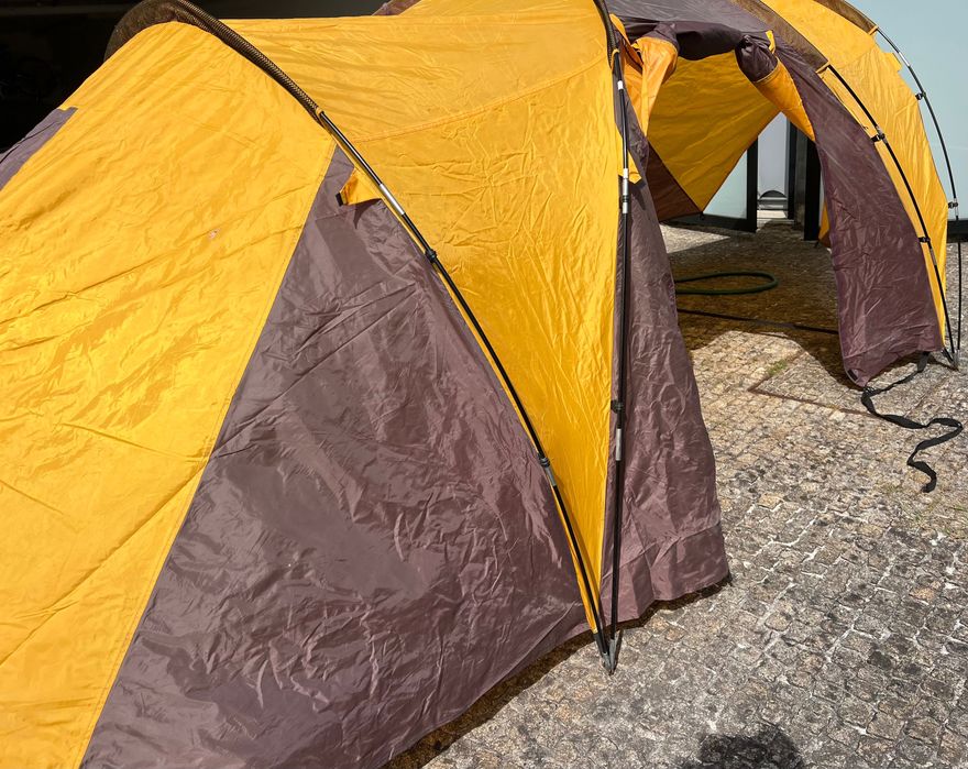 Tenda de Campismo (2quartos e sala)