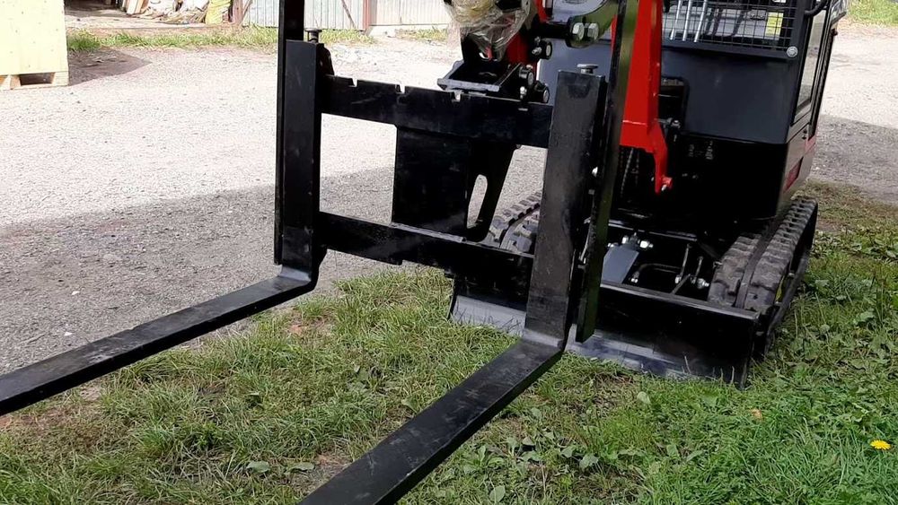 Mini Koparka z  kabiną W 12 + komplet przystawek + przyczepa