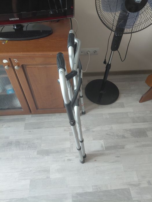 Ходунки для взрослых регулируемые, алюминиевые, в отличном состоянии