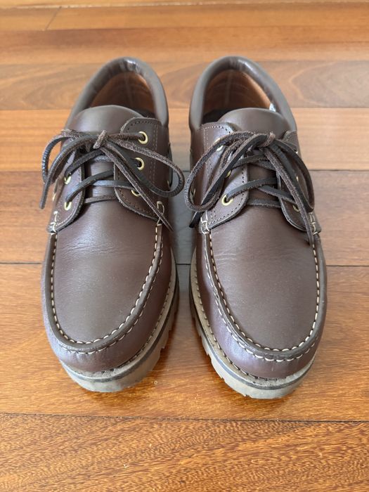 Sapatos em couro natural, tamanho 42, em excelente estado, como novos.