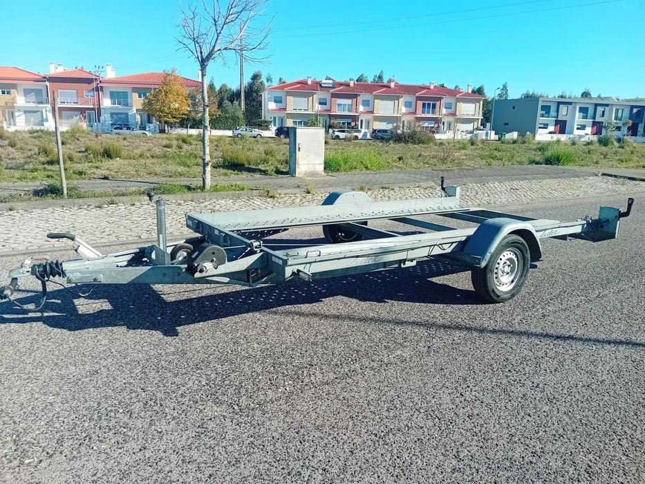 Atrelado porta carros  basculante