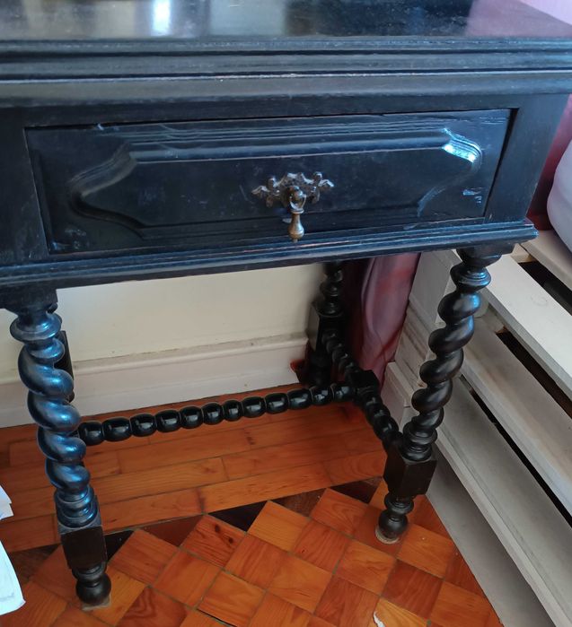 Set of 2 nightstands
