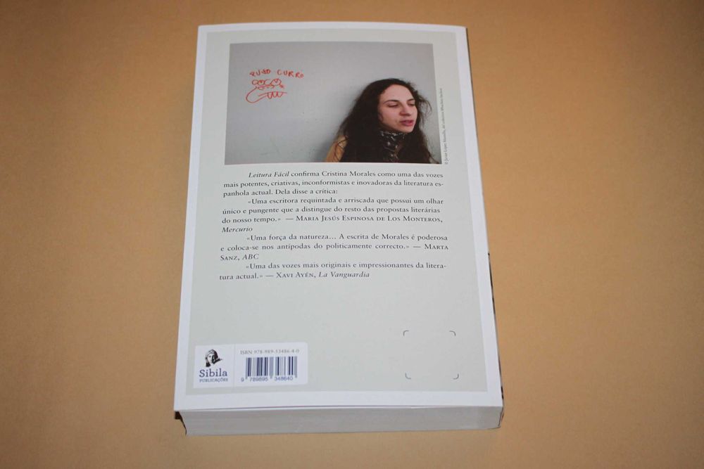 ' Leitura Fácil //  Cristina Morales