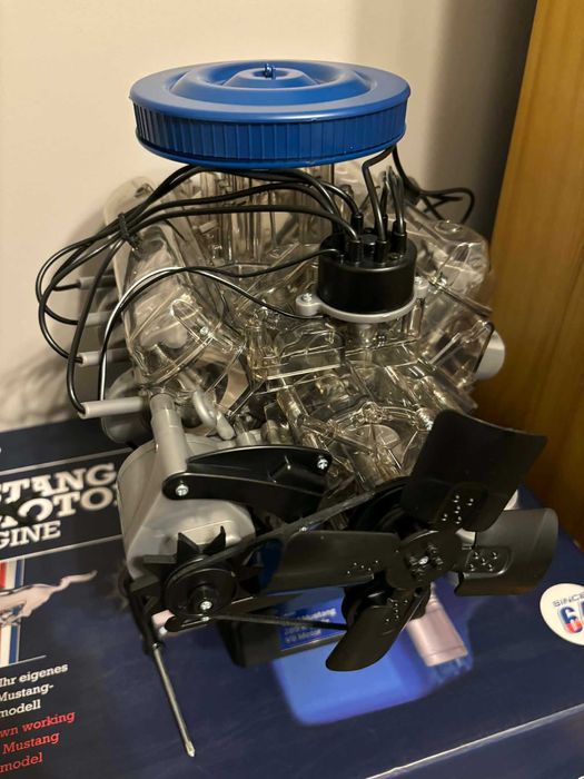 MODEL silnika Ford Mustang V8 - SWOJE WŁASNE V8  Franzis