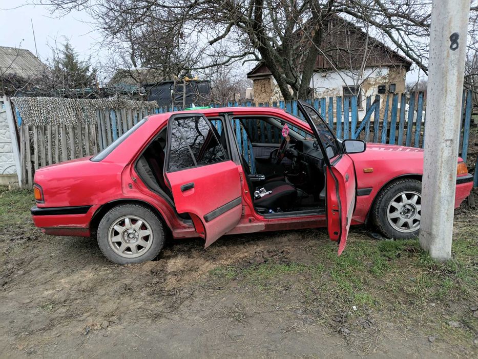 Продам мазду 323 в гарному стани