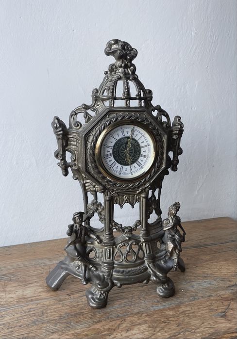 Stary mosiężny nakręcany   zegar kominkowy antyk vintage PRL