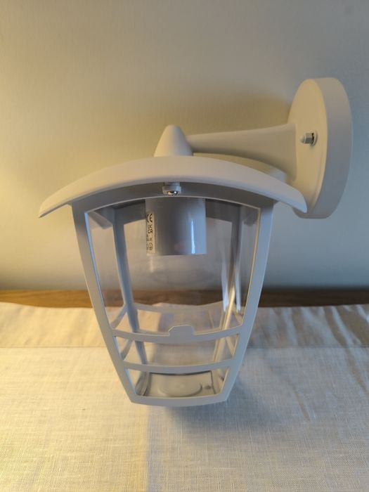 Vendo Candeeiro/aplique Philips novos na caixa para exterior