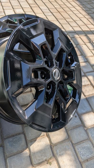 6 114,3 R 18 Оригінальні диски Nissan Navara D 23 2019 року