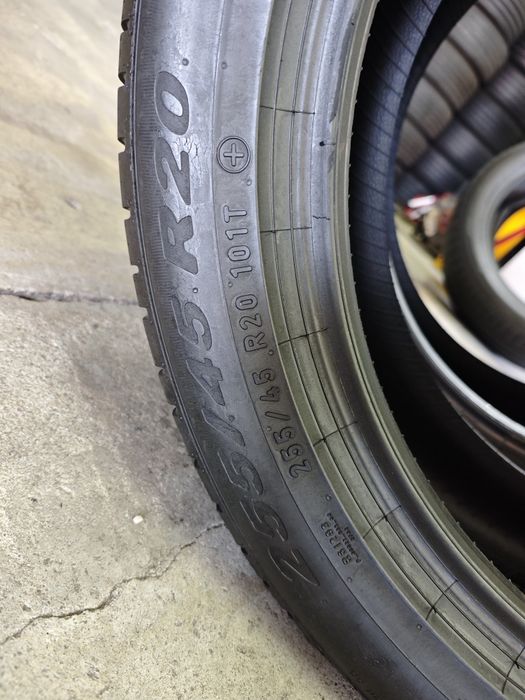 255/45/20 Michelin/Pirelli